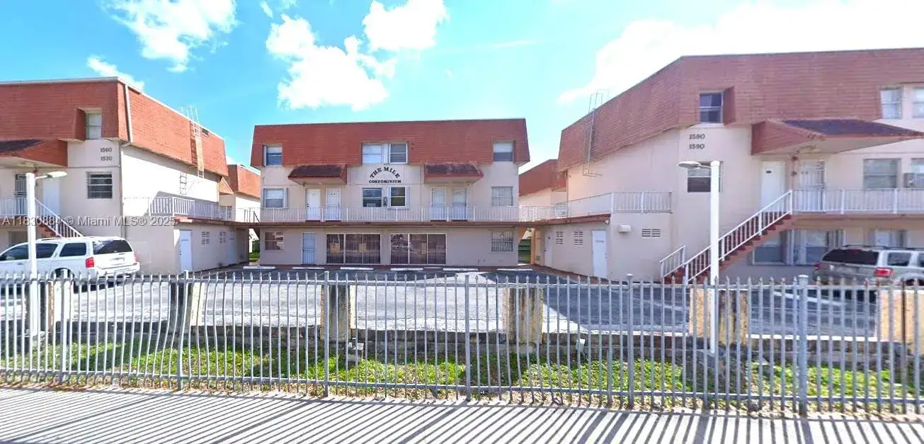 2 bedroom 1 bath Residential Lease for rent at 1590 W 46th St # 233, Hialeah FL 33012