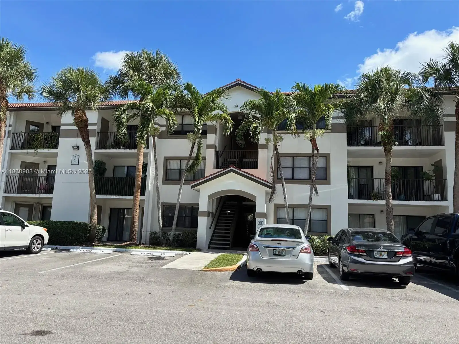 1 bedroom 1 bath Residential for sale at 620 S Park Rd # 2, Hollywood FL 33021