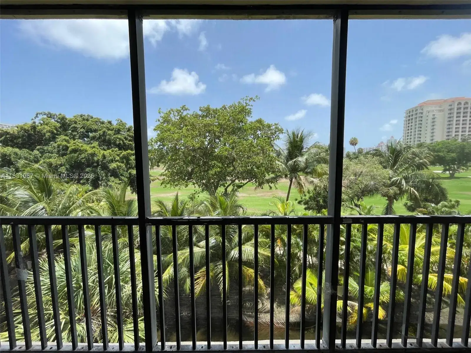 2 bedroom 2 bath Residential for sale at 20335 W Country Club Dr # 304, Aventura FL 33180