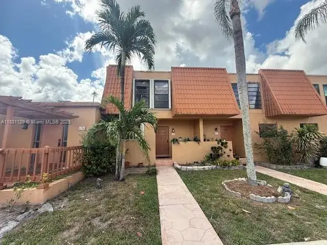 3 bedroom 2 bath Residential for sale at 9106 Limetree Ln # 174, Pembroke Pines FL 33024