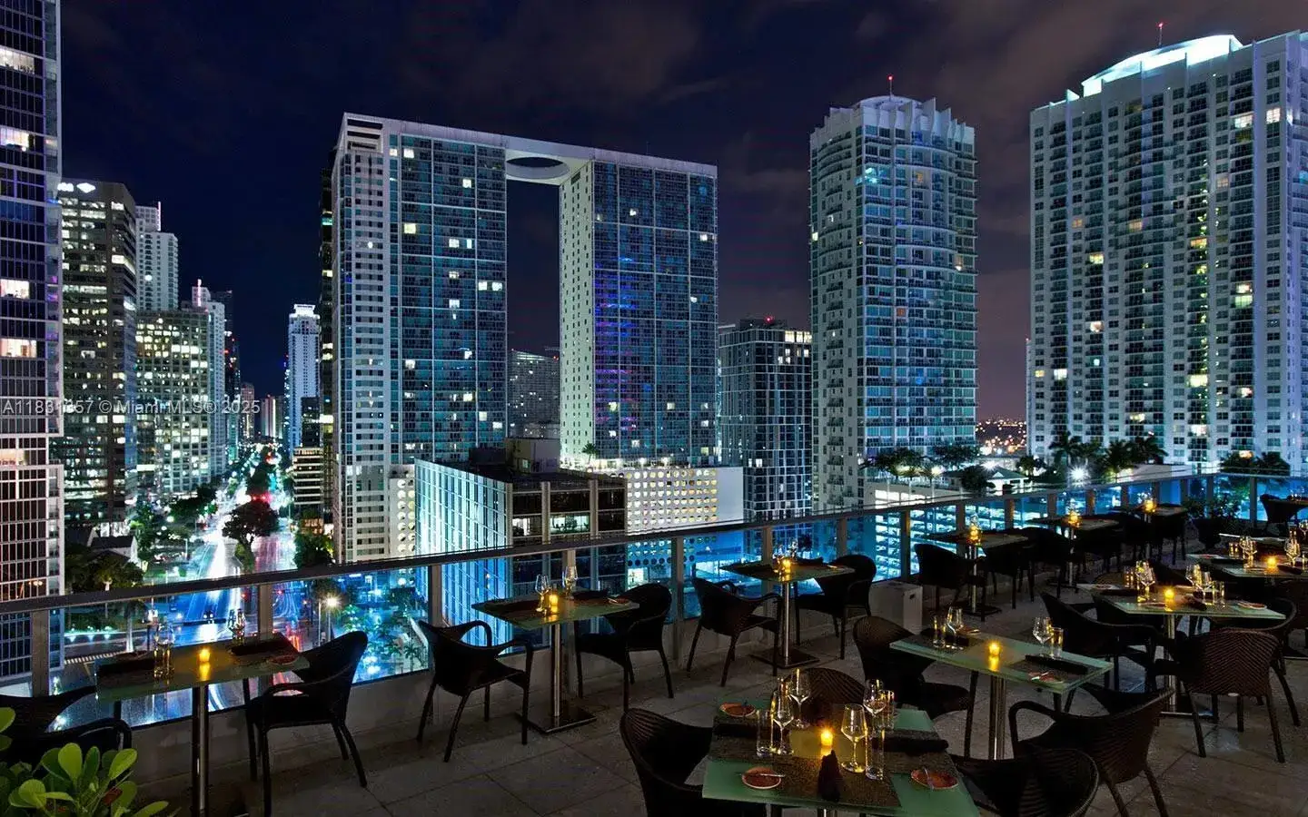 1 bedroom 1 bath Residential Lease for rent at 485 Brickell Ave # 2006, Miami FL 33131