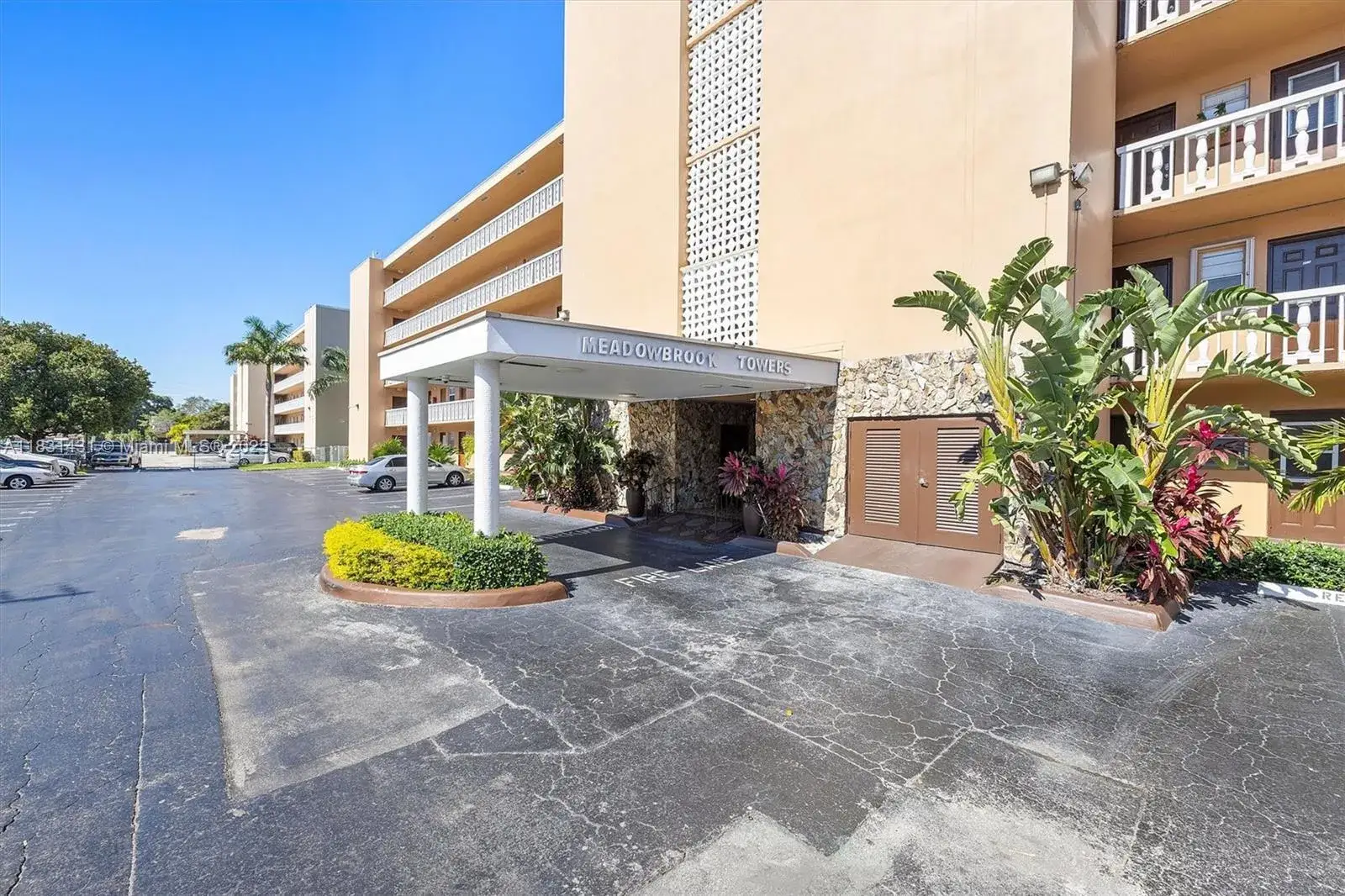 2 bedroom 2 bath Residential for sale at 219 NE 14th Ave # 101, Hallandale Beach FL 33009