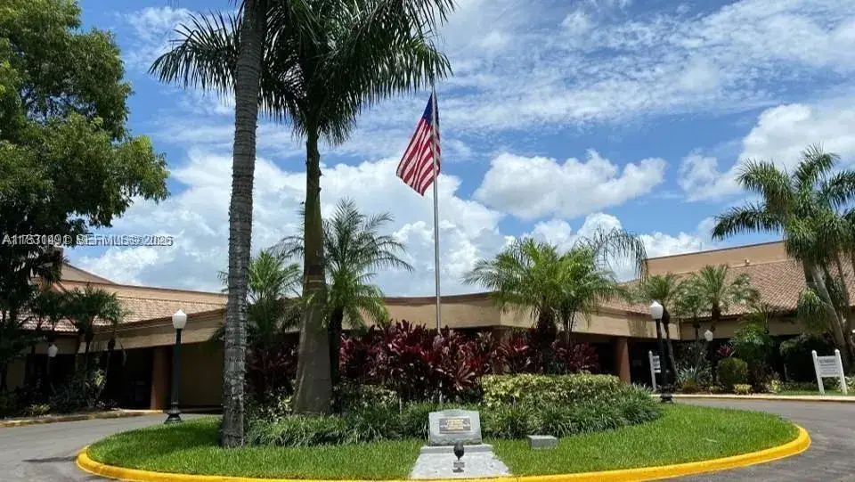 2 bedroom 2 bath Residential for sale at 9261 Sunrise Lakes Blvd # 203, Sunrise FL 33322