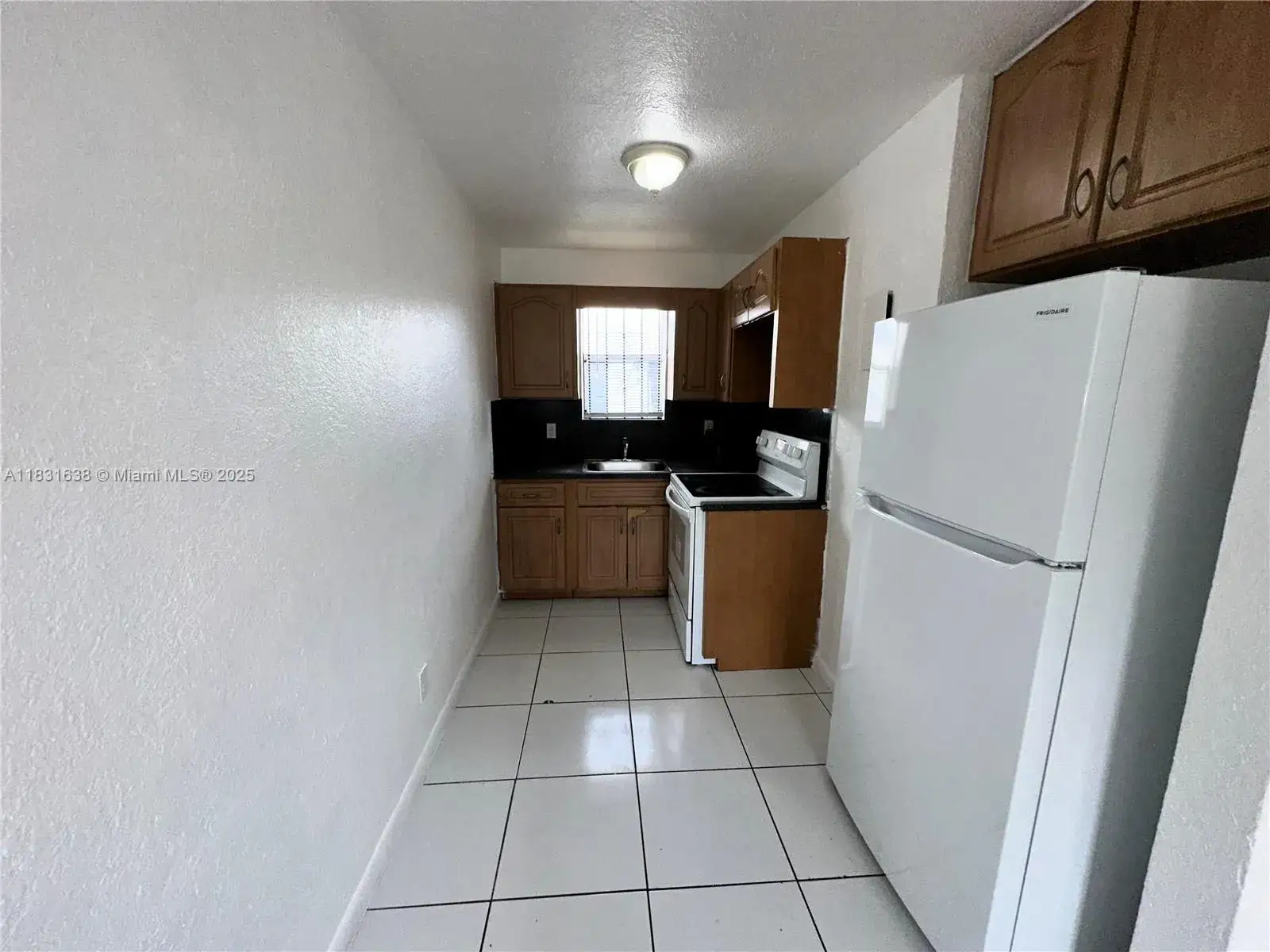 2 bedroom 1 bath Residential Lease for rent at 701 NW 7th Ave # 8, Hallandale Beach FL 33009