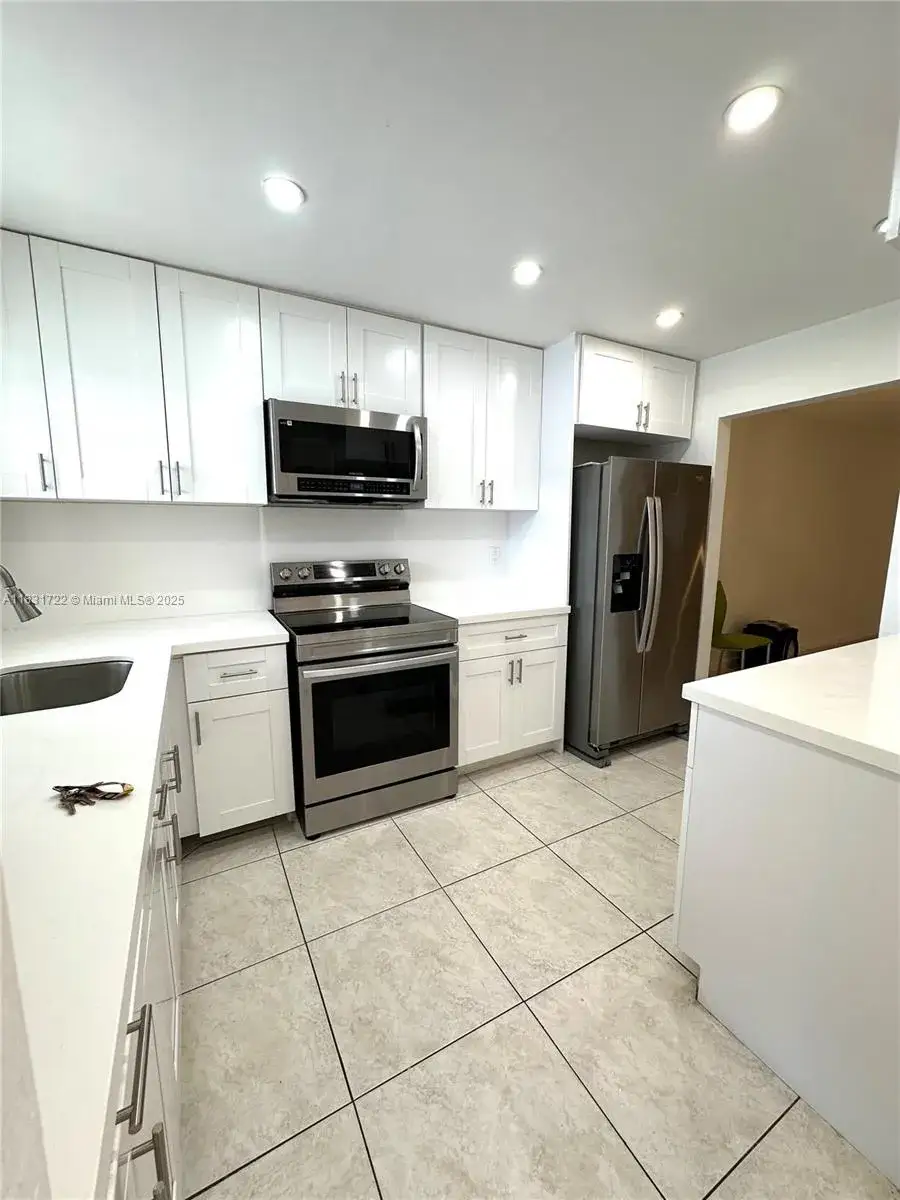 2 bedroom 2 bath Residential Lease for rent at 603 S State Road 7 # 1D, Margate FL 33068