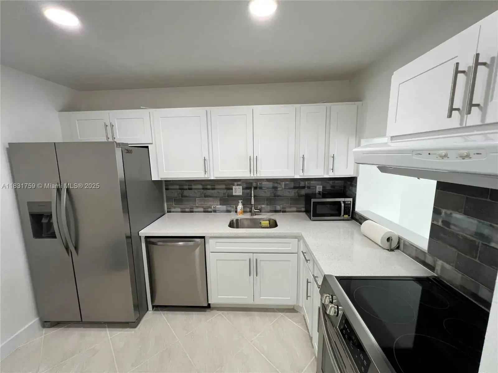 1 bedroom 1 bath Residential Lease for rent at 8000 SW 81st Dr # 202, Miami FL 33143