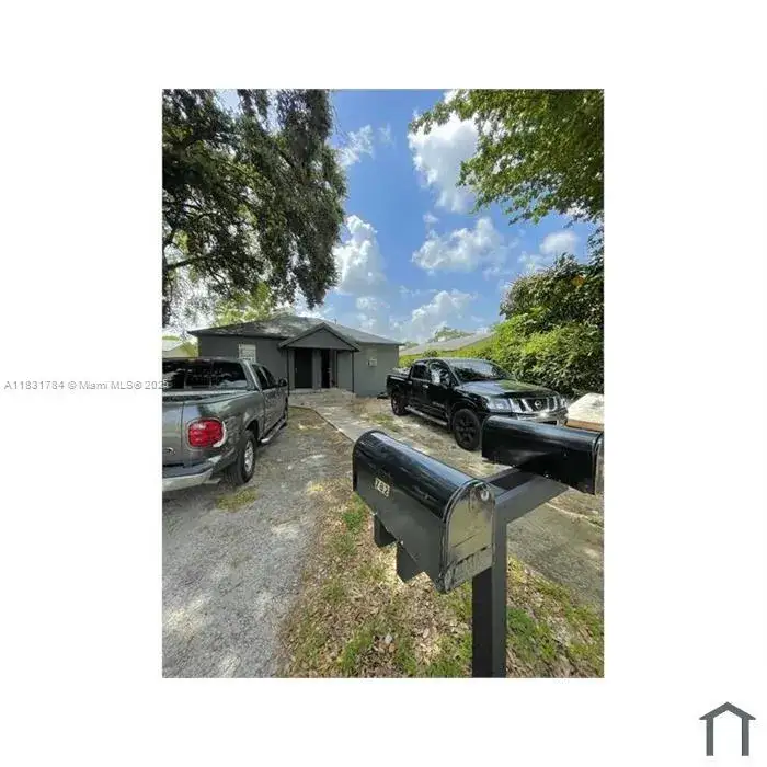 2 bedroom 1 bath Residential Lease for rent at 784 NW 100th St # B, Miami FL 33150