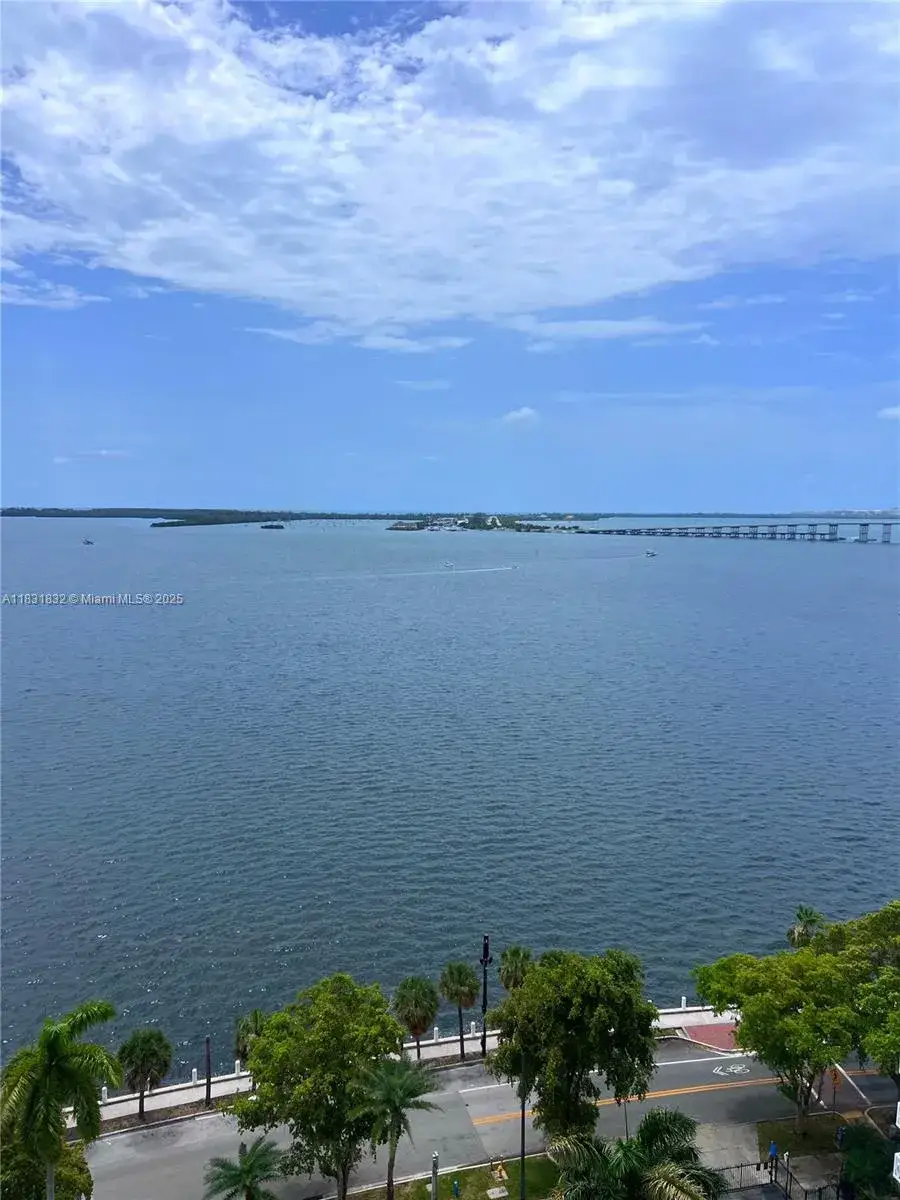 2 bedroom 2 bath Residential Lease for rent at 1420 Brickell Bay Dr, Miami FL 33131