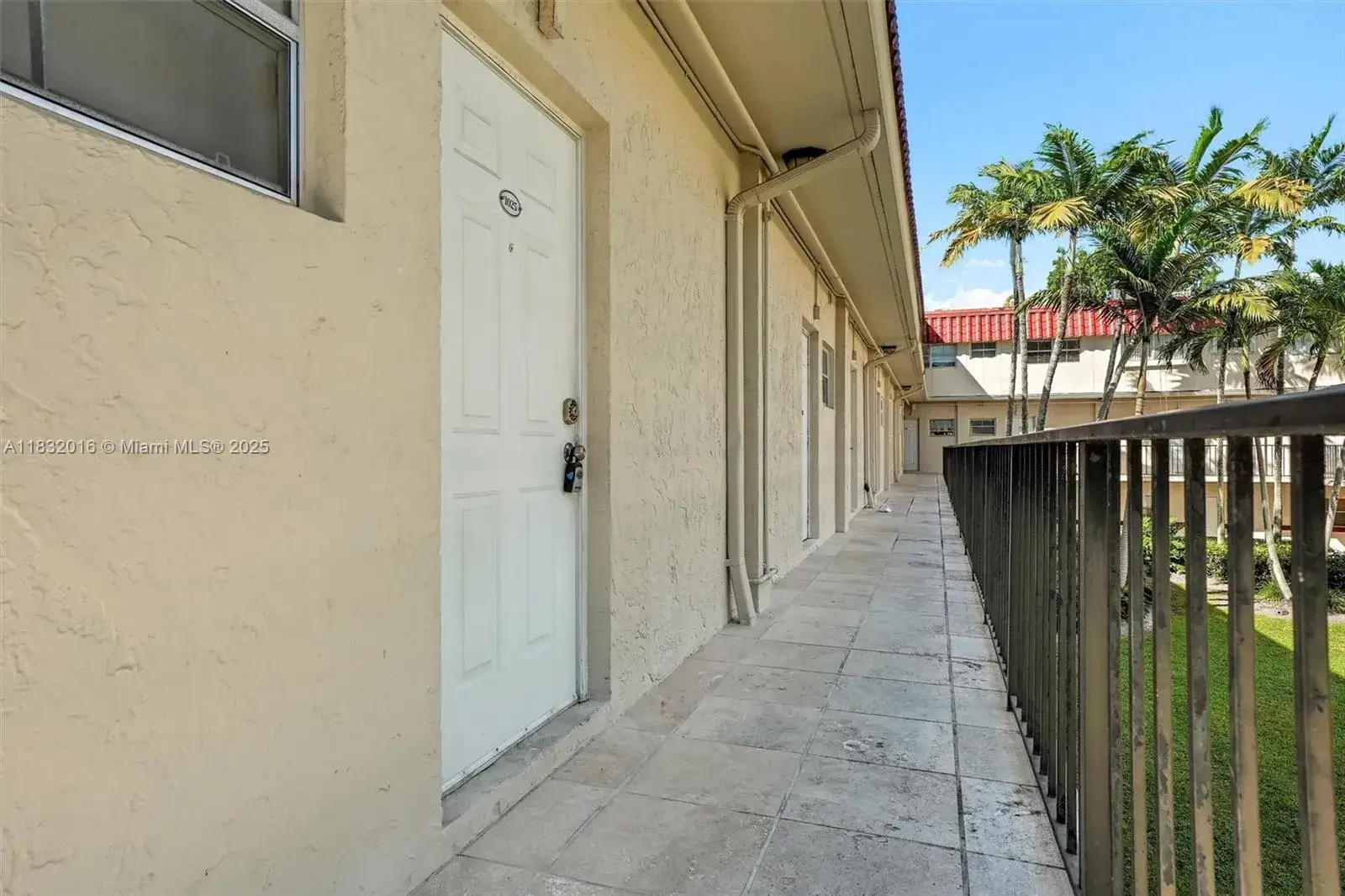 3 bedroom 2 bath Residential for sale at 8650 SW 67th Ave # 1025, Pinecrest FL 33156