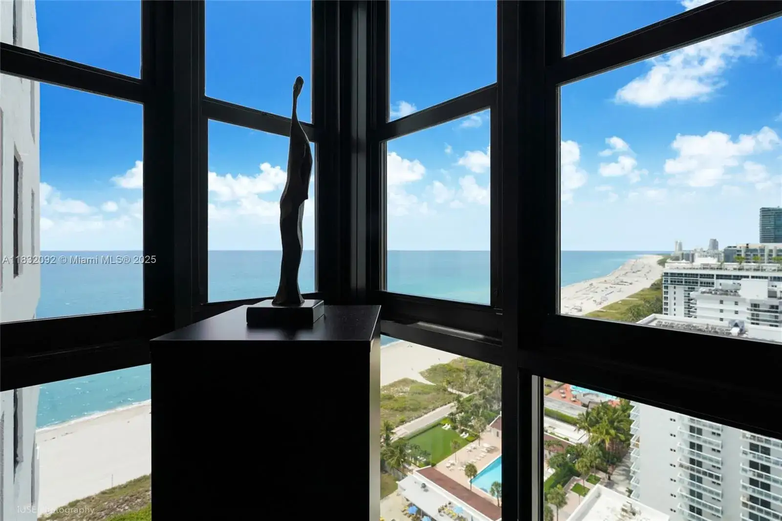 1 bedroom 1 bath Residential for sale at 2555 Collins Ave, Miami Beach FL 33140
