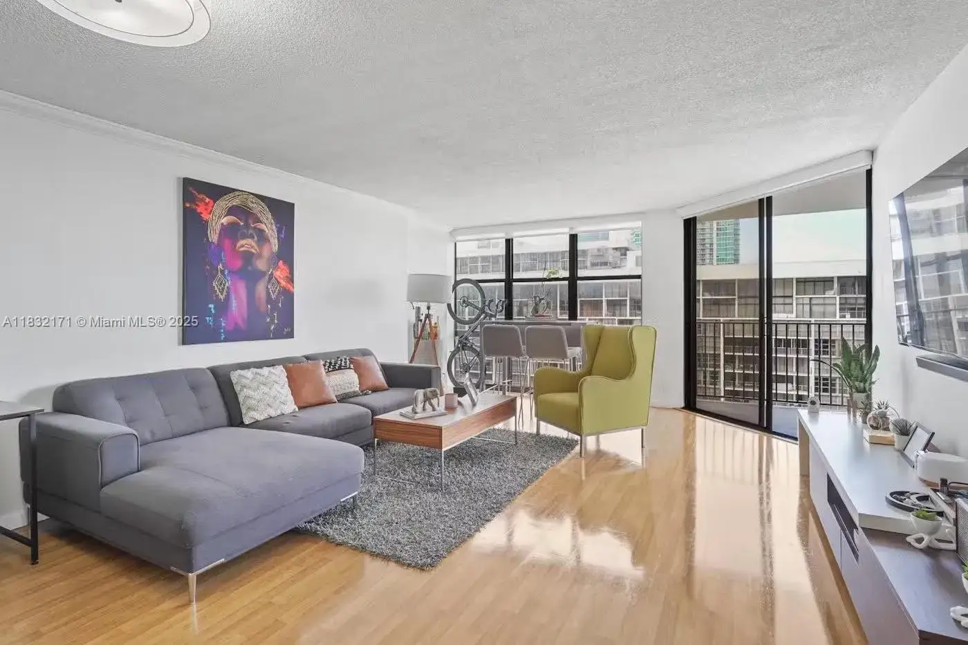 1 bedroom 1 bath Residential for sale at 1901 Brickell Ave # B1706, Miami FL 33129