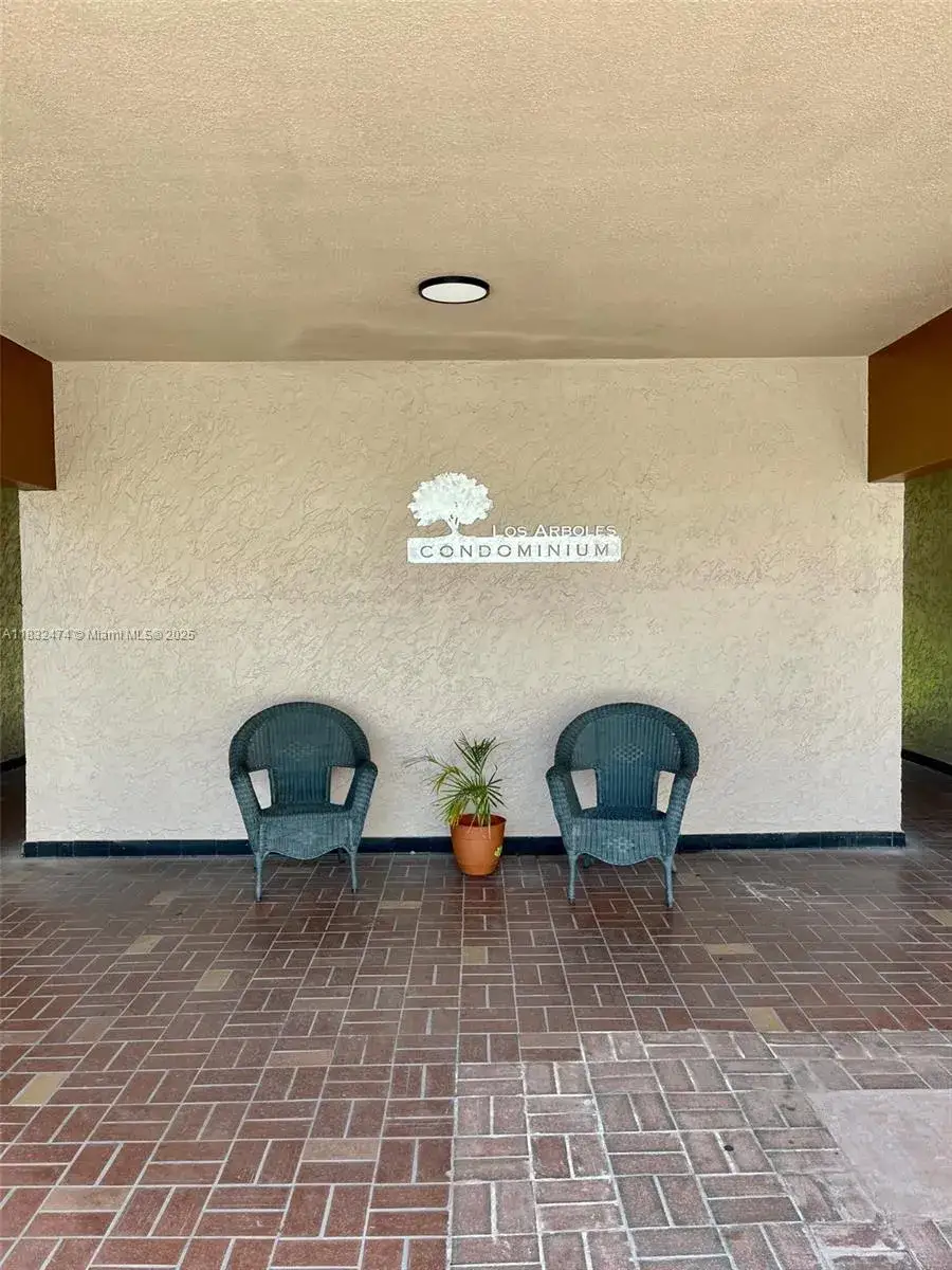 2 bedroom 2 bath Residential Lease for rent at 1900 W 68th St # B303, Hialeah FL 33014