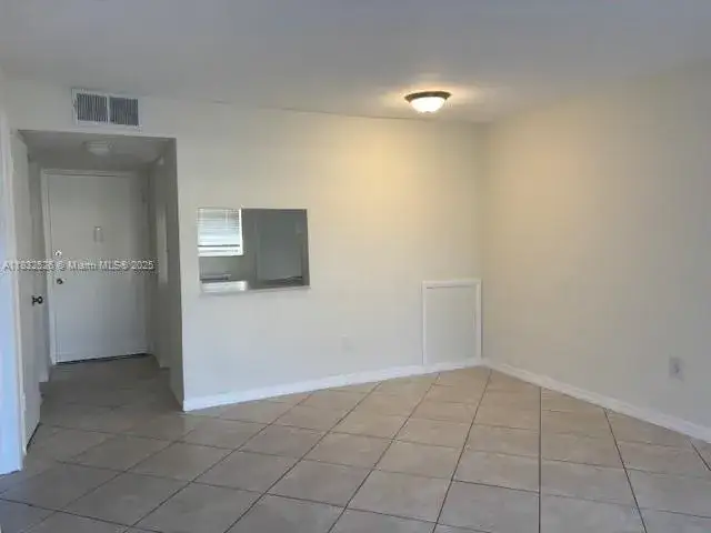 1 bedroom 1 bath Residential Lease for rent at 20200 NE 27th Ct # 8, Aventura FL 33180