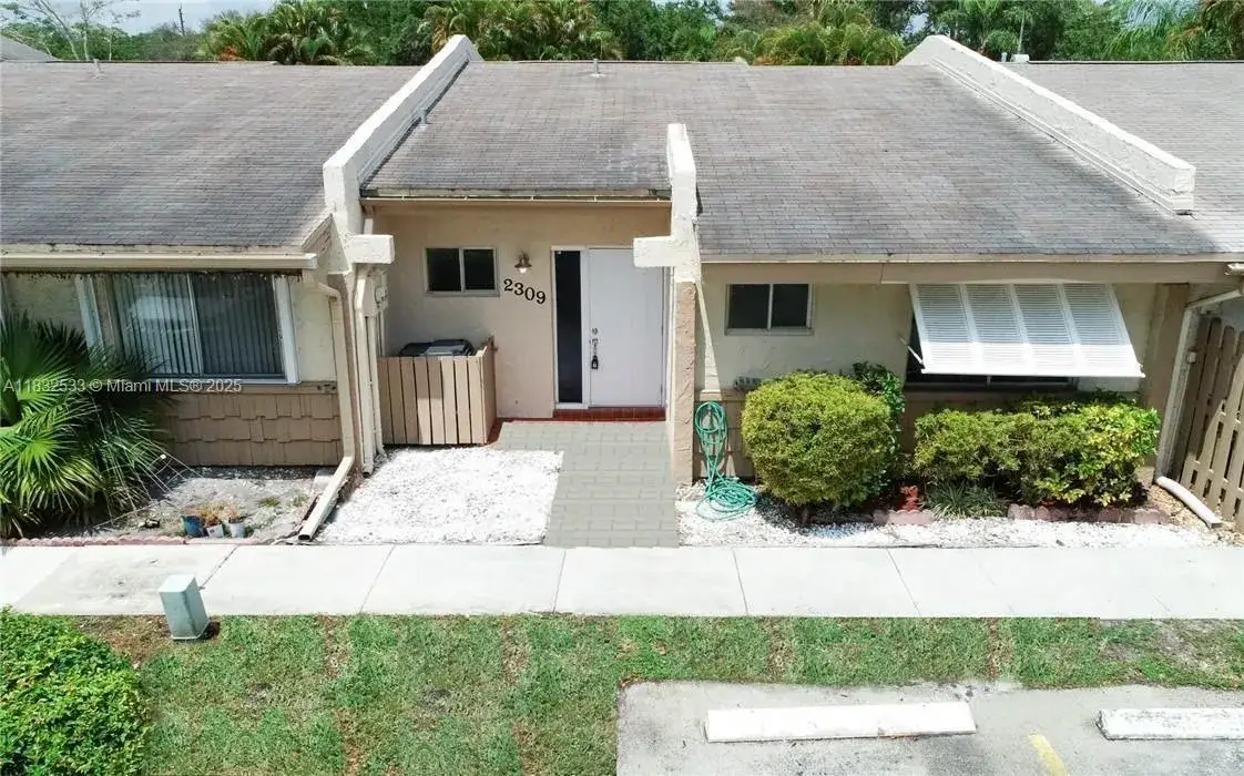 3 bedroom 2 bath Residential Lease for rent at 2309 N 37th Ave, Hollywood FL 33021