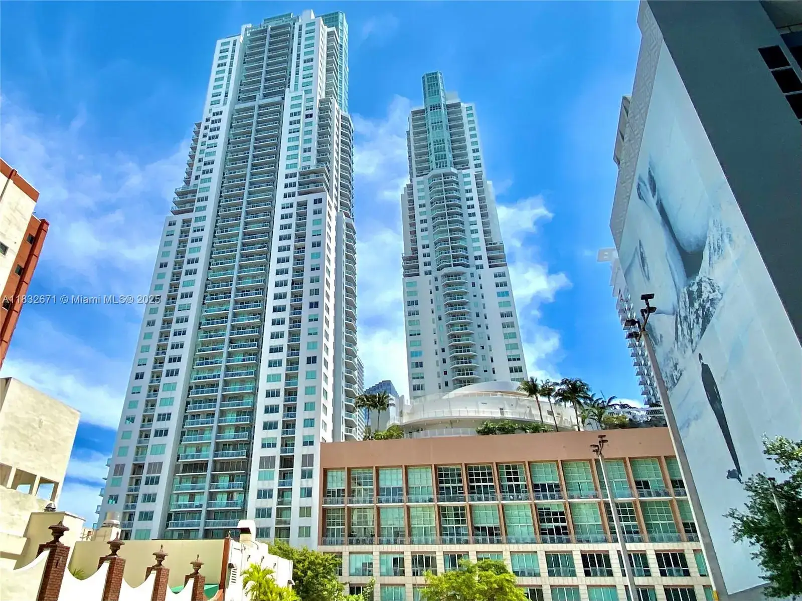 2 bedroom 2 bath Residential Lease for rent at 253 NE 2nd St # 1401, Miami FL 33132
