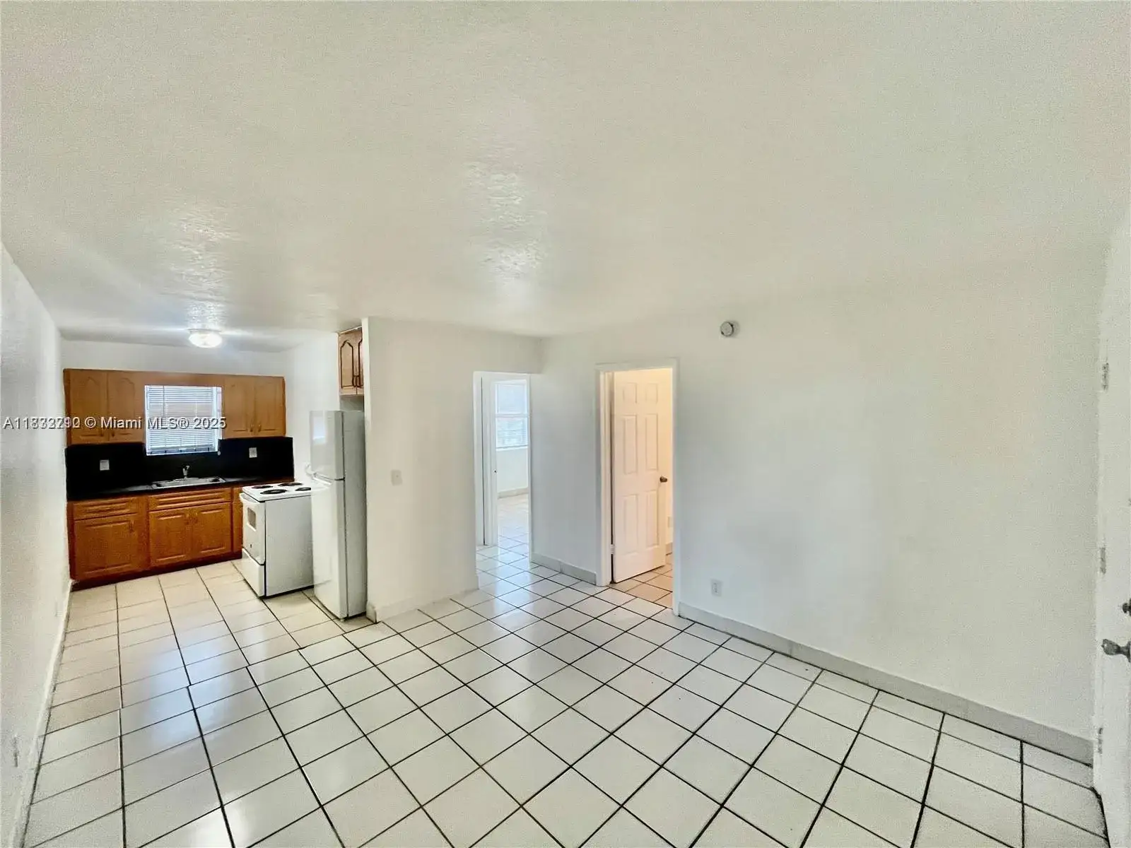 2 bedroom 1 bath Residential Lease for rent at 701 NW 7th Ave # 7, Hallandale Beach FL 33009