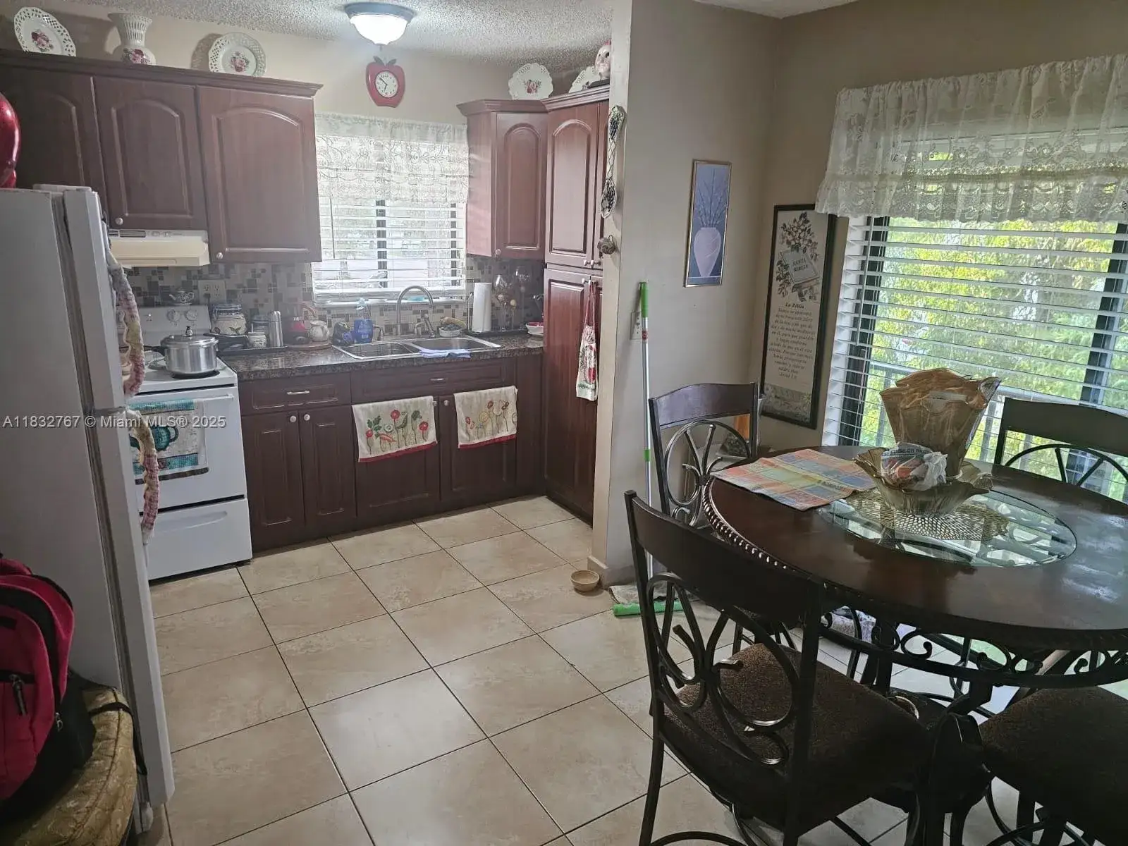 2 bedroom 1 bath Residential for sale at 1521 W 42nd Pl # 18, Hialeah FL 33012