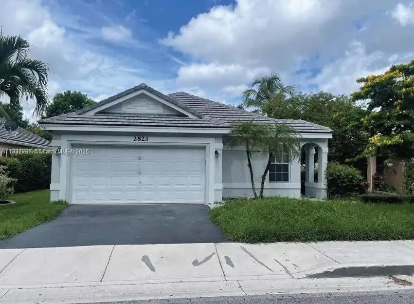 3 bedroom 2 bath Residential Lease for rent at 2823 E Lake Park Cir E # 0, Davie FL 33328
