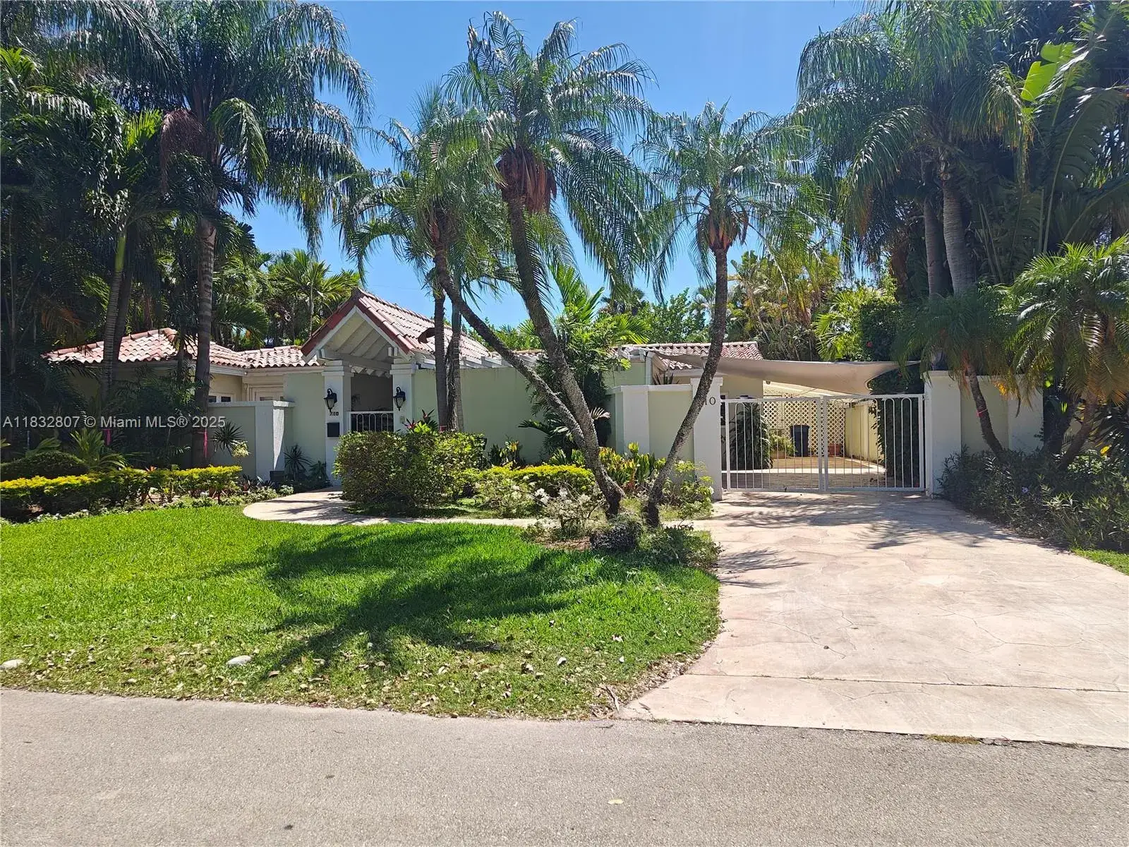 4 bedroom 3 bath Residential Lease for rent at 710 Allendale Rd # 710, Key Biscayne FL 33149