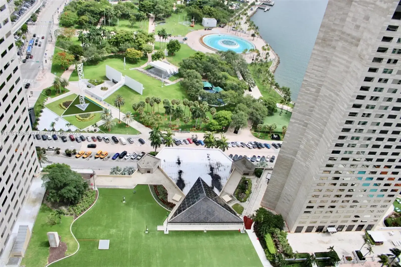 2 bedroom 2 bath Residential Lease for rent at 325 S Biscayne Blvd # 3922, Miami FL 33131