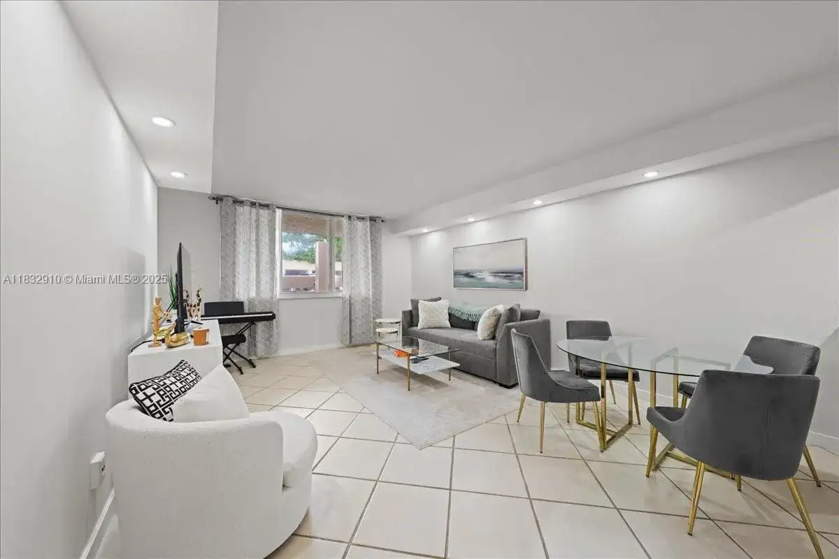 1 bedroom 1 bath Residential for sale at 540 Brickell Key Dr # 412, Miami FL 33131