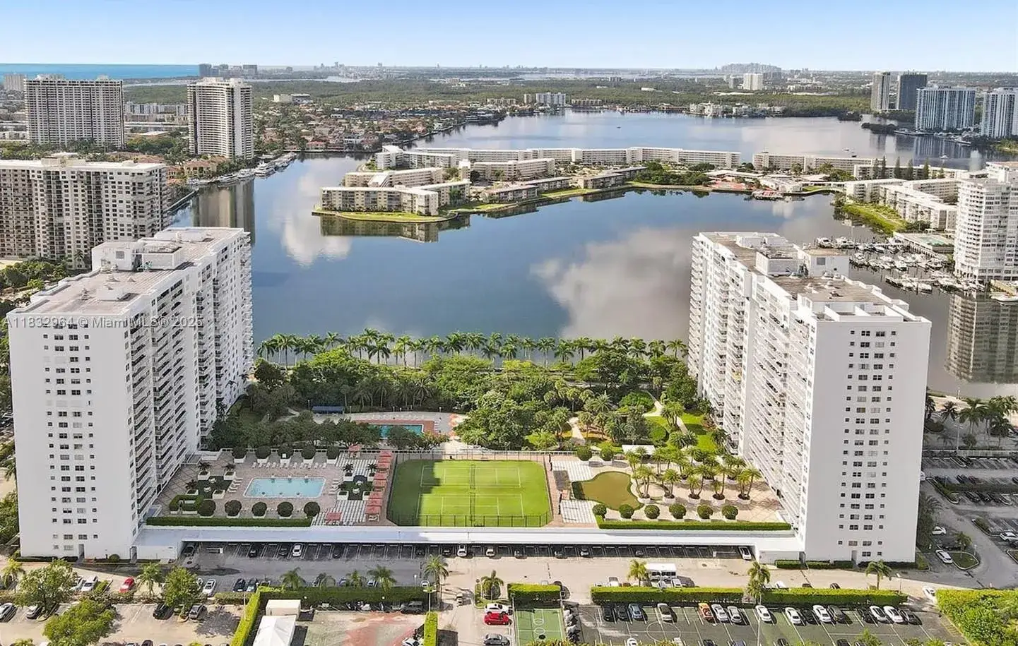 2 bedroom 2 bath Residential for sale at 2801 NE 183rd St # 2009W, Aventura FL 33160