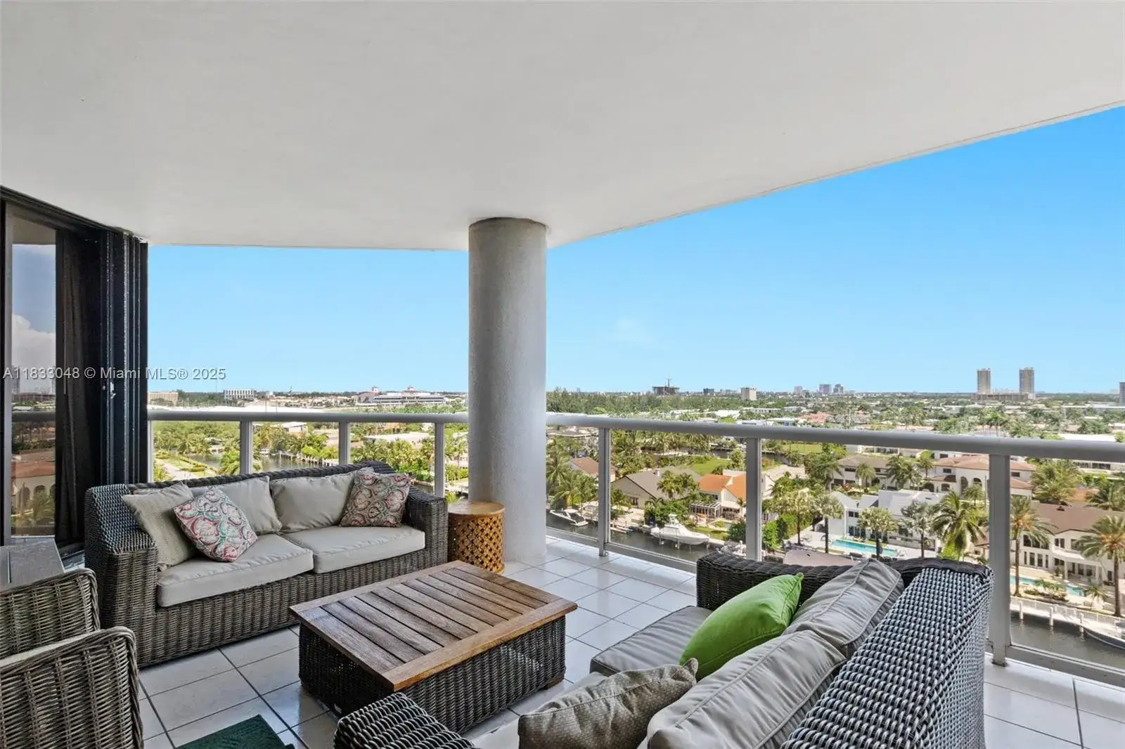 3 bedroom 2 bath Residential for sale at 3598 Yacht Club Dr # 1002, Aventura FL 33180