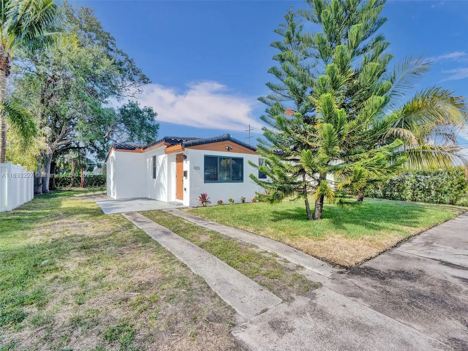 2 bedroom 2 bath Residential for sale at 905 SW 22nd St, Fort Lauderdale FL 33315