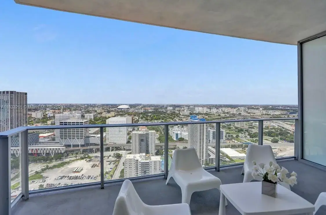 1 bedroom 2 bath Residential for sale at 851 NE 1st Ave # 3510, Miami FL 33132