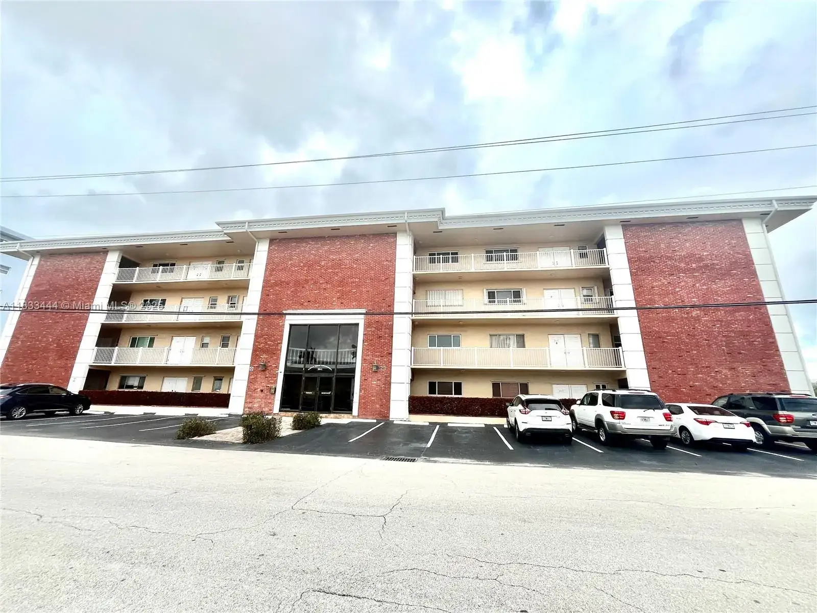 2 bedroom 2 bath Residential for sale at 2841 NE 33rd Ct # 104, Fort Lauderdale FL 33306