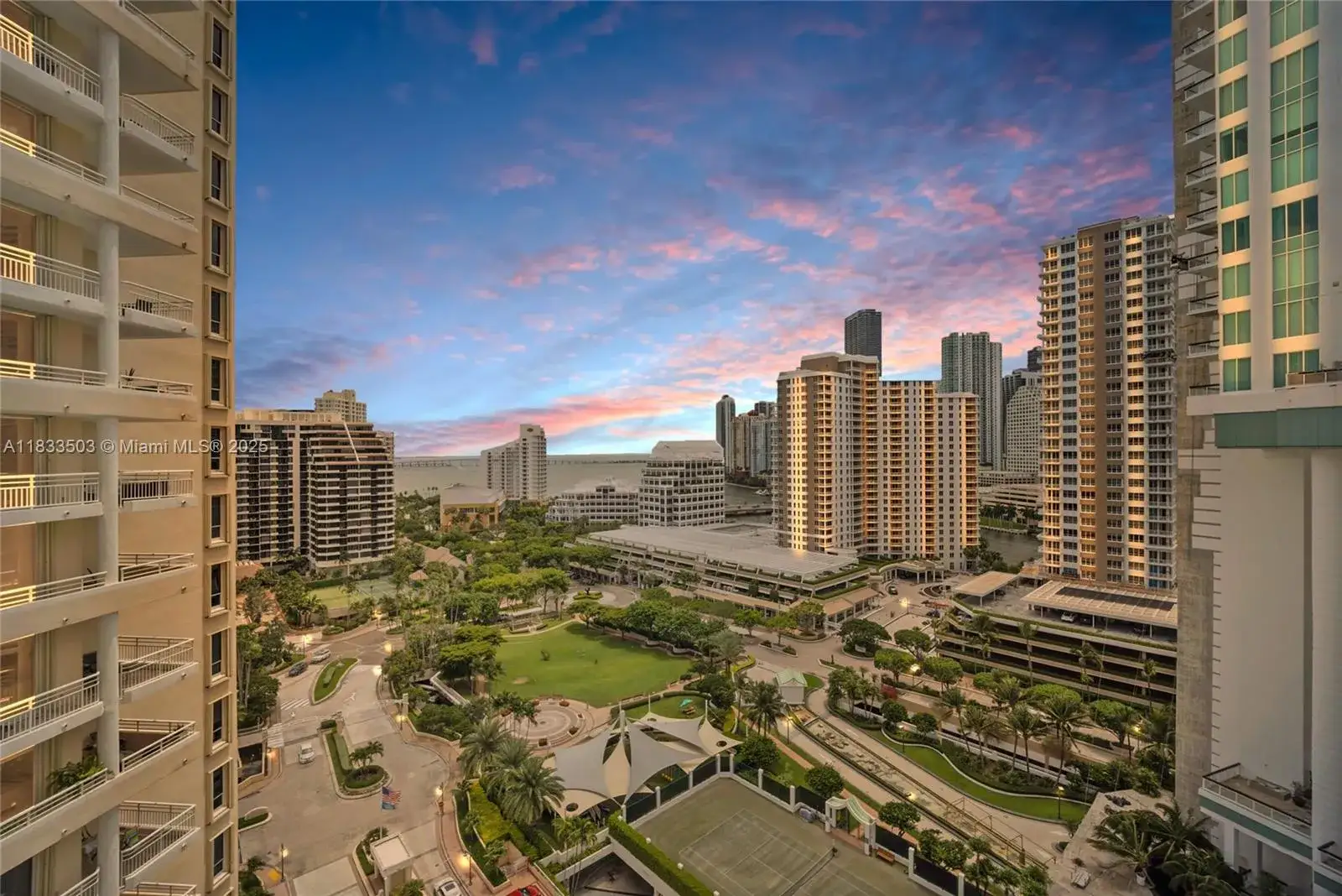 1 bedroom 1 bath Residential Lease for rent at 888 Brickell Key Dr # 1802, Miami FL 33131