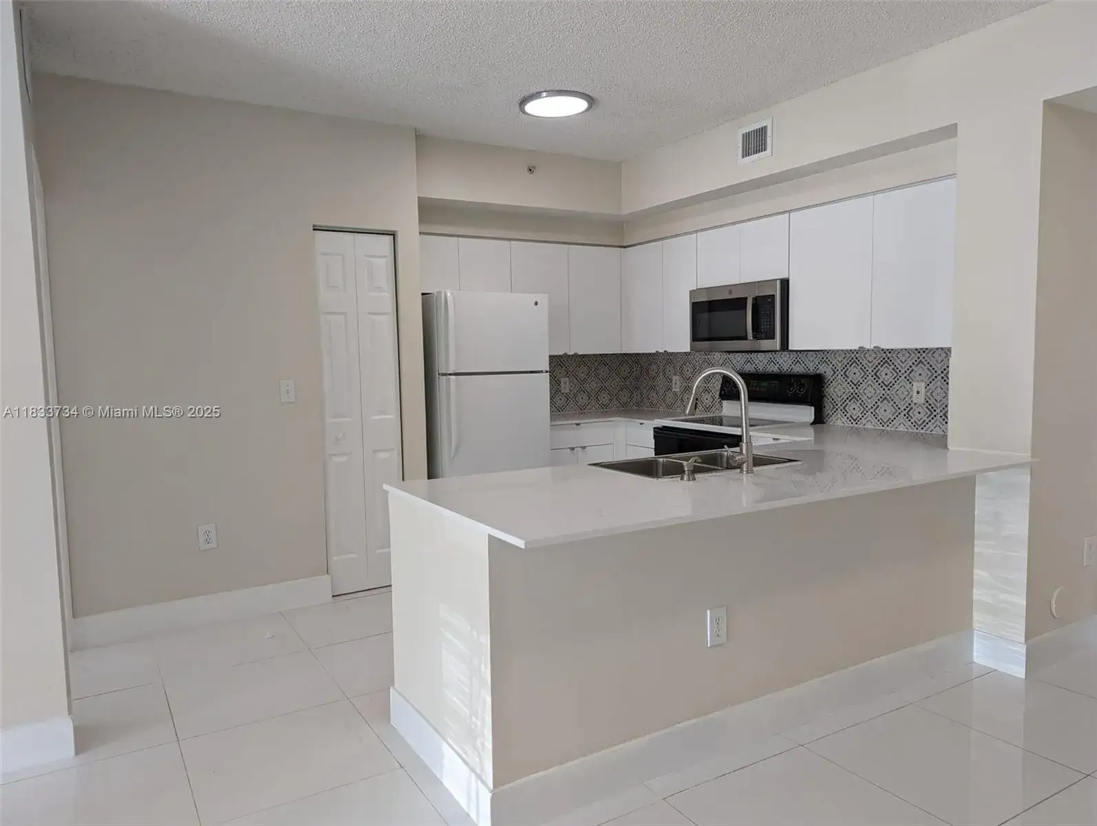 2 bedroom 2 bath Residential Lease for rent at 8010 N Nob Hill Rd # 103, Tamarac FL 33321