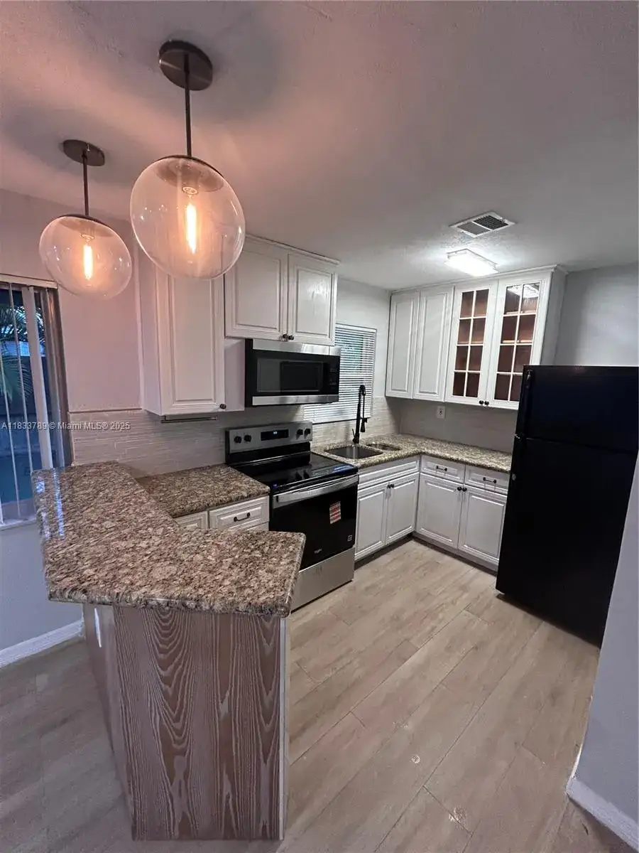 1 bedroom 1 bath Residential Lease for rent at 1134 NW 6th Ave # 2, Fort Lauderdale FL 33311