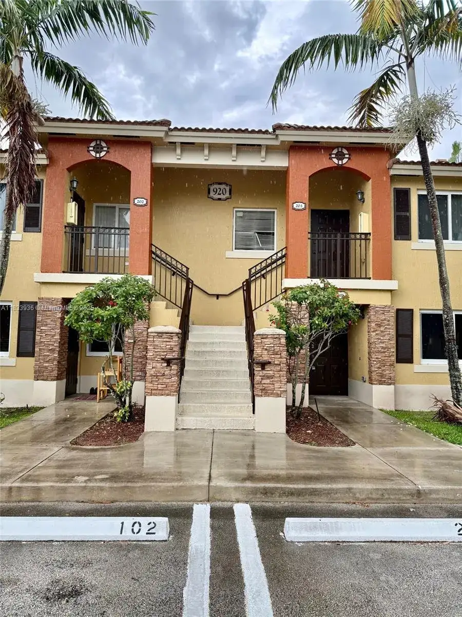 2 bedroom 2 bath Residential Lease for rent at 920 NE 33rd Ter # 103, Homestead FL 33033