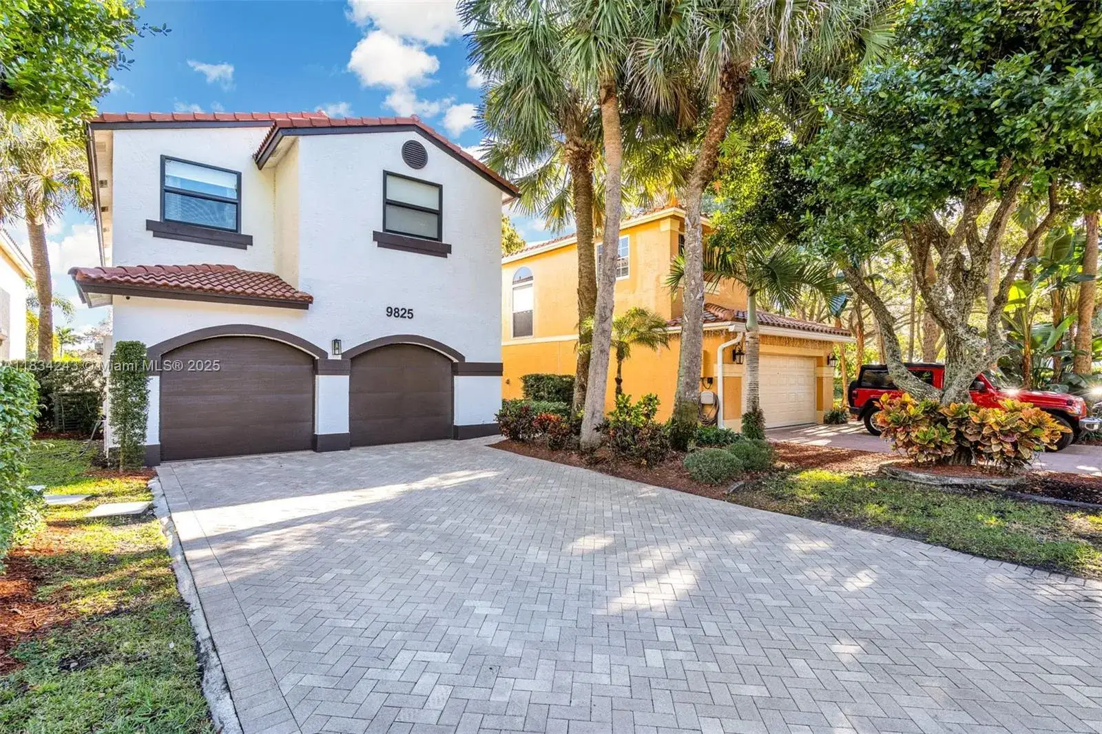 3 bedroom 2 bath Residential for sale at 9825 Fairway Cove Ln, Plantation FL 33324