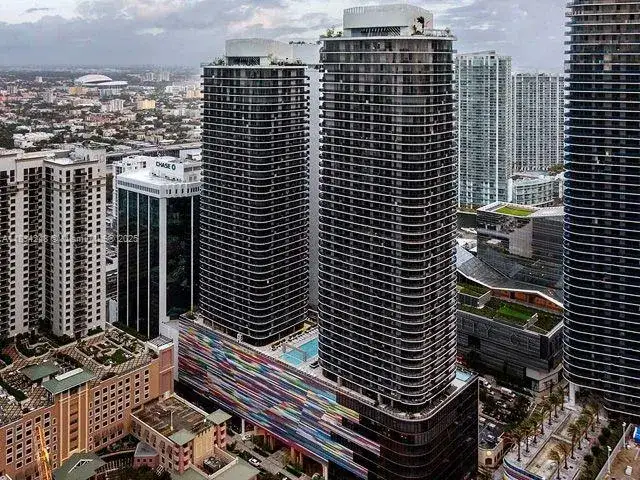 1 bedroom 1 bath Residential for sale at 55 SW 9th St # 3009, Miami FL 33130