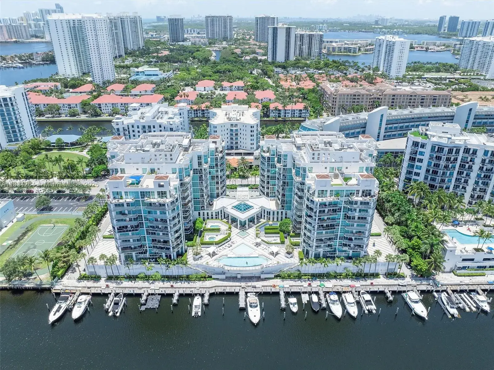 2 bedroom 2 bath Residential for sale at 3131 NE 188th St # 903, Aventura FL 33180