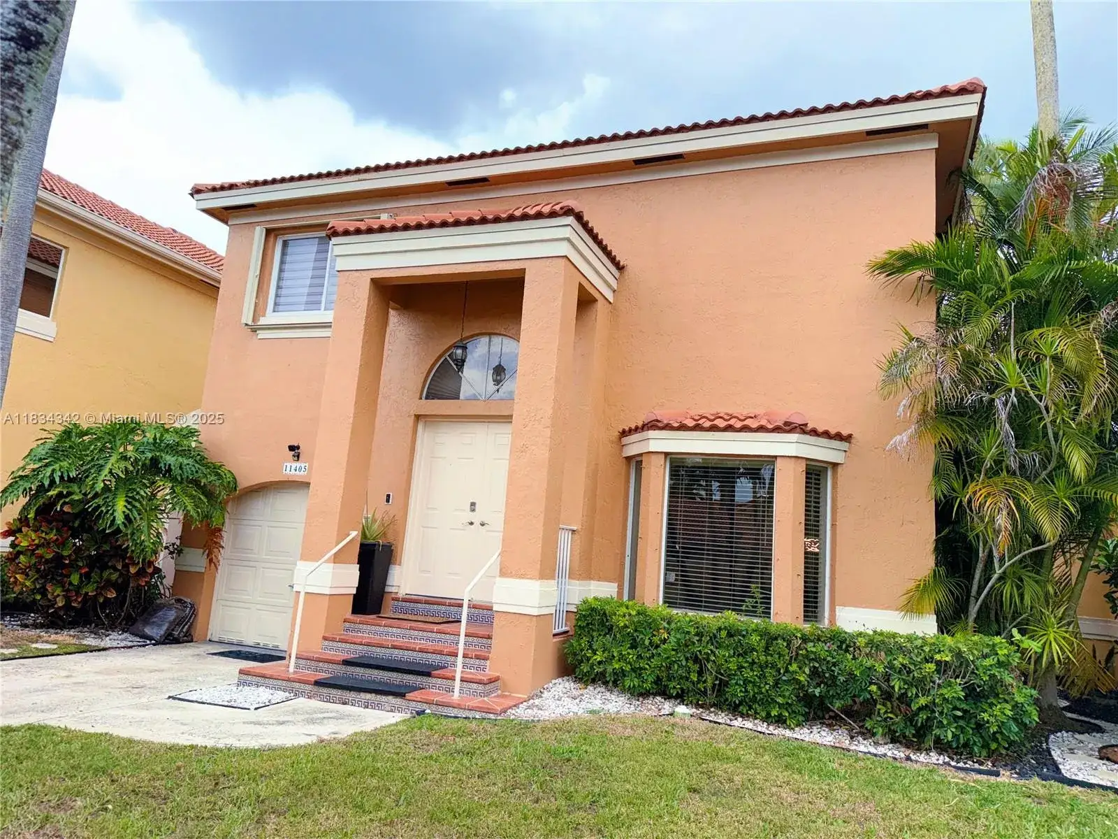 3 bedroom 2 bath Residential for sale at 11405 Lakeview Dr, Coral Springs FL 33071