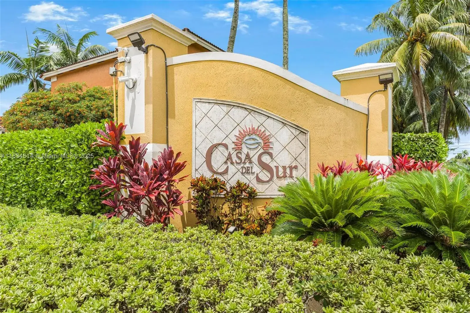 3 bedroom 3 bath Residential Lease for rent at 755 E Mowry Ct, Homestead FL 33030