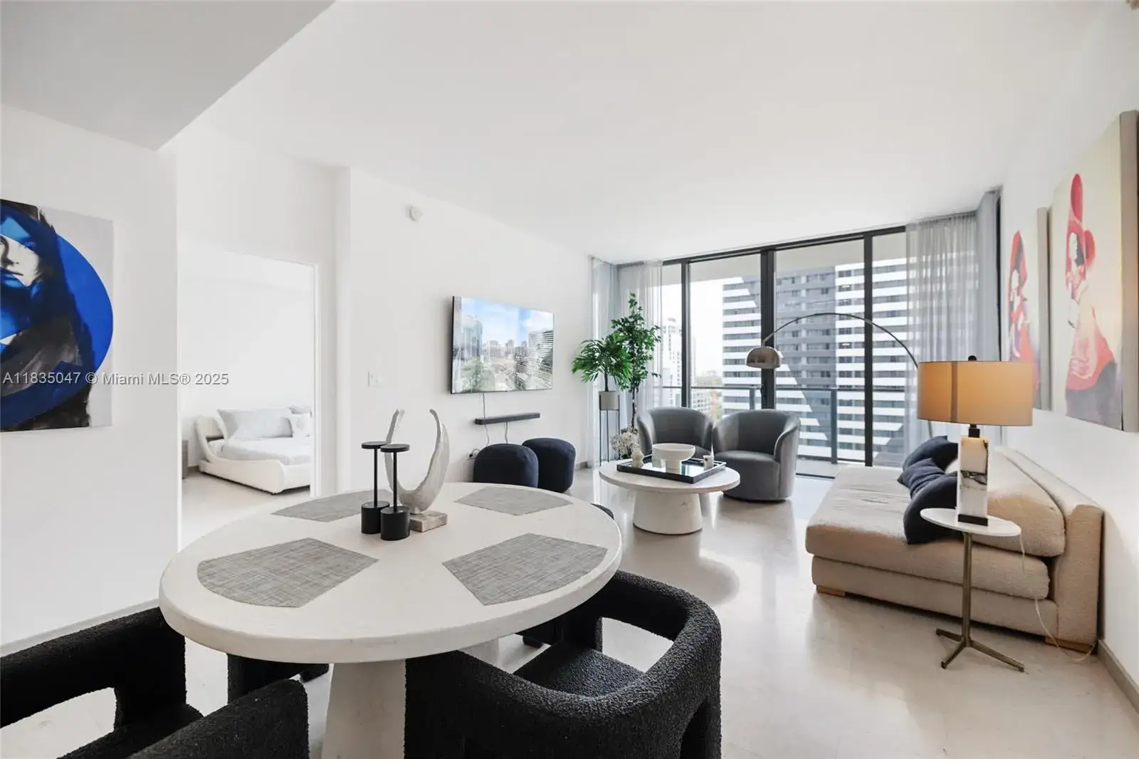 2 bedroom 2 bath Residential Lease for rent at 88 SW 7th St # 1010, Miami FL 33130