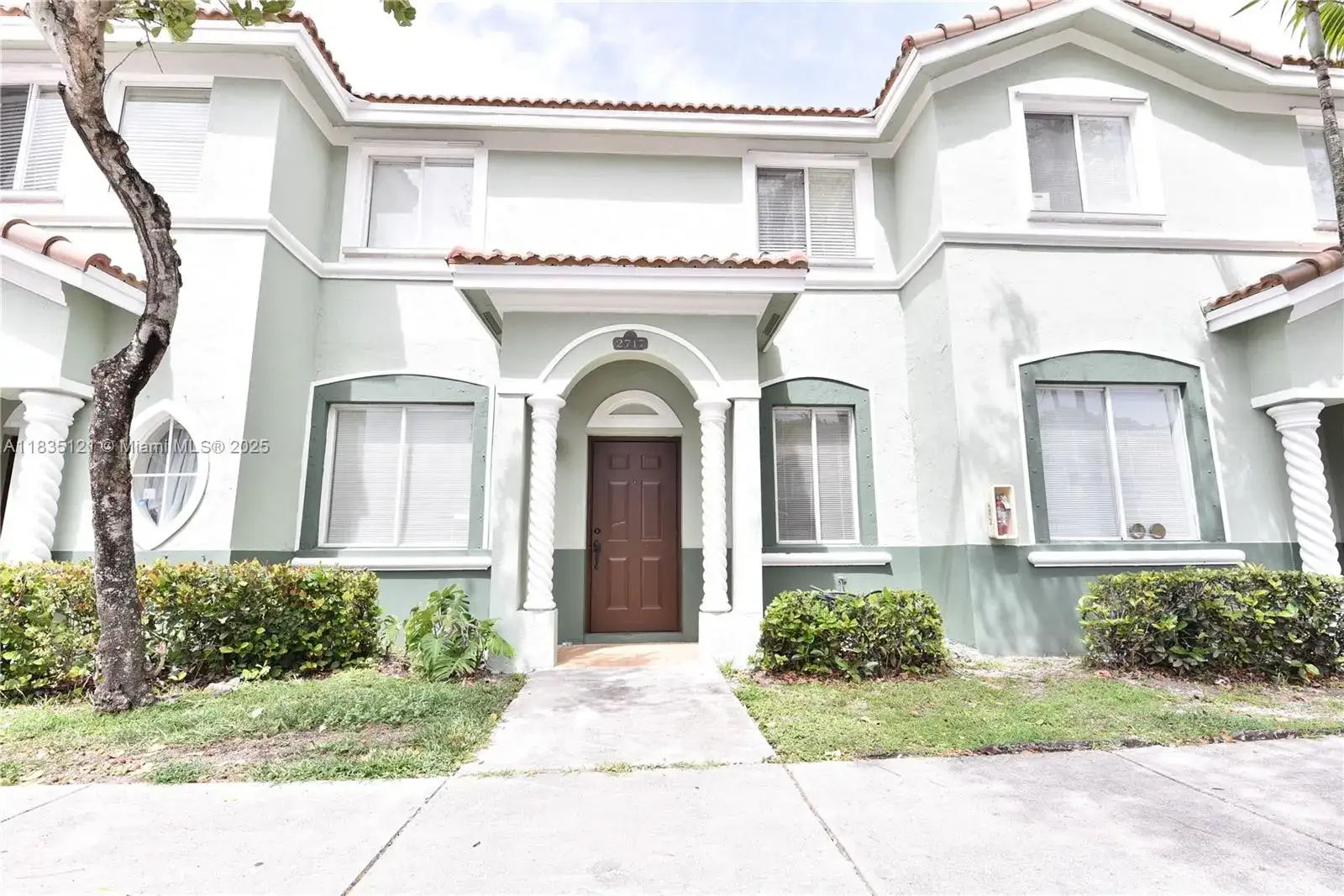 3 bedroom 2 bath Residential for sale at 2717 SE 15th Rd # 107, Homestead FL 33035