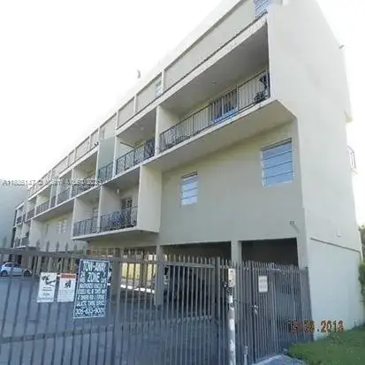 Residential Income for sale at 10000 NW 80th Ct, Hialeah Gardens FL 33016