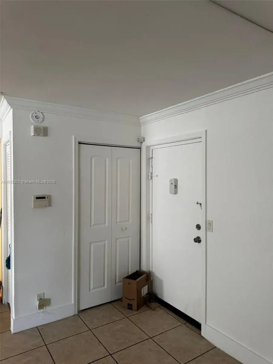 1 bedroom 1 bath Residential Lease for rent at 2201 NW 41st Ave # 108, Lauderhill FL 33313