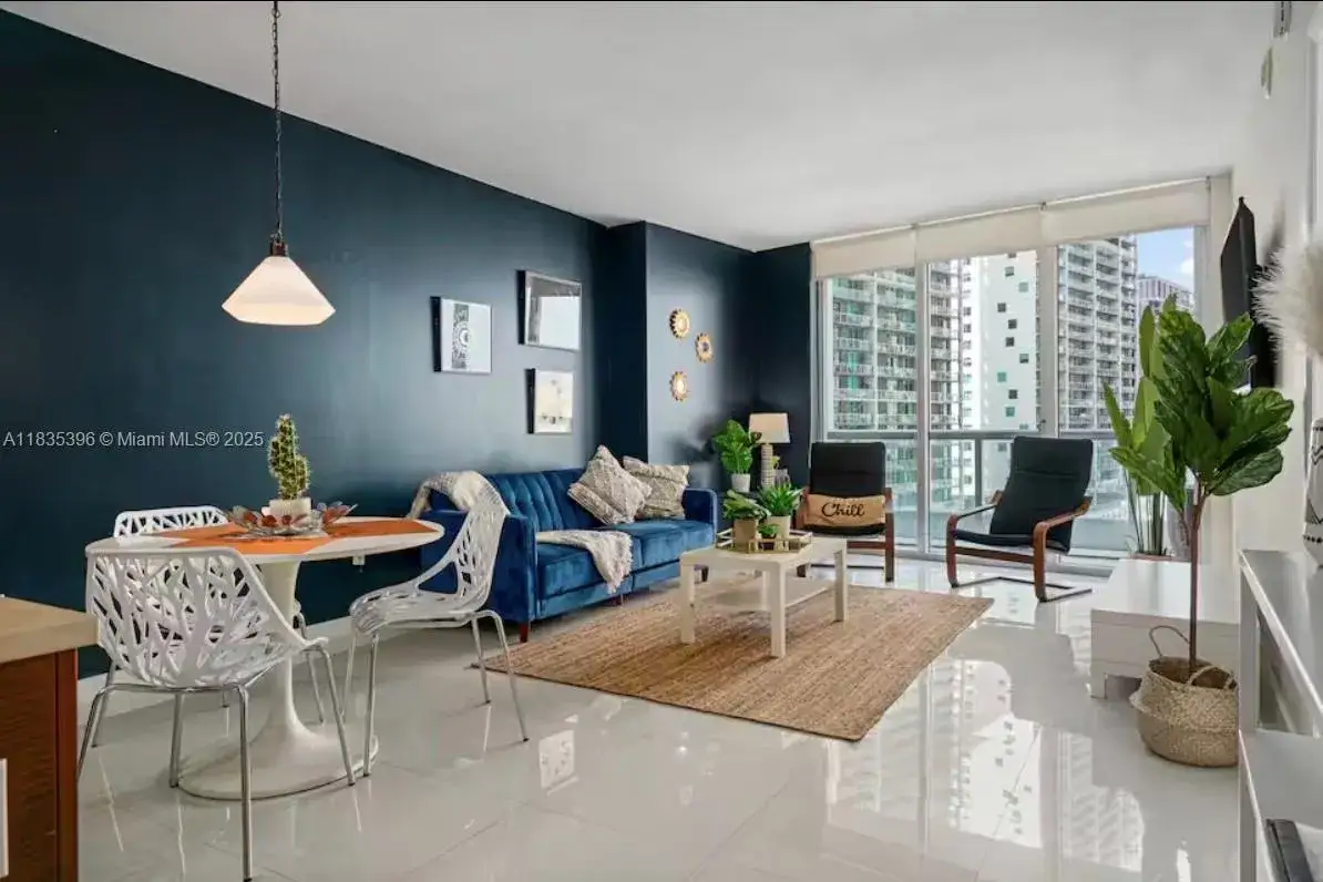 1 bedroom 1 bath Residential for sale at 485 Brickell Ave # 1606, Miami FL 33131