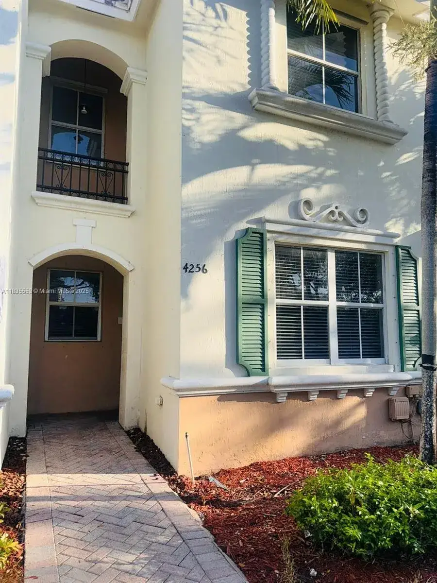 3 bedroom 2 bath Residential Lease for rent at 4256 NE 9th St # 4256, Homestead FL 33033