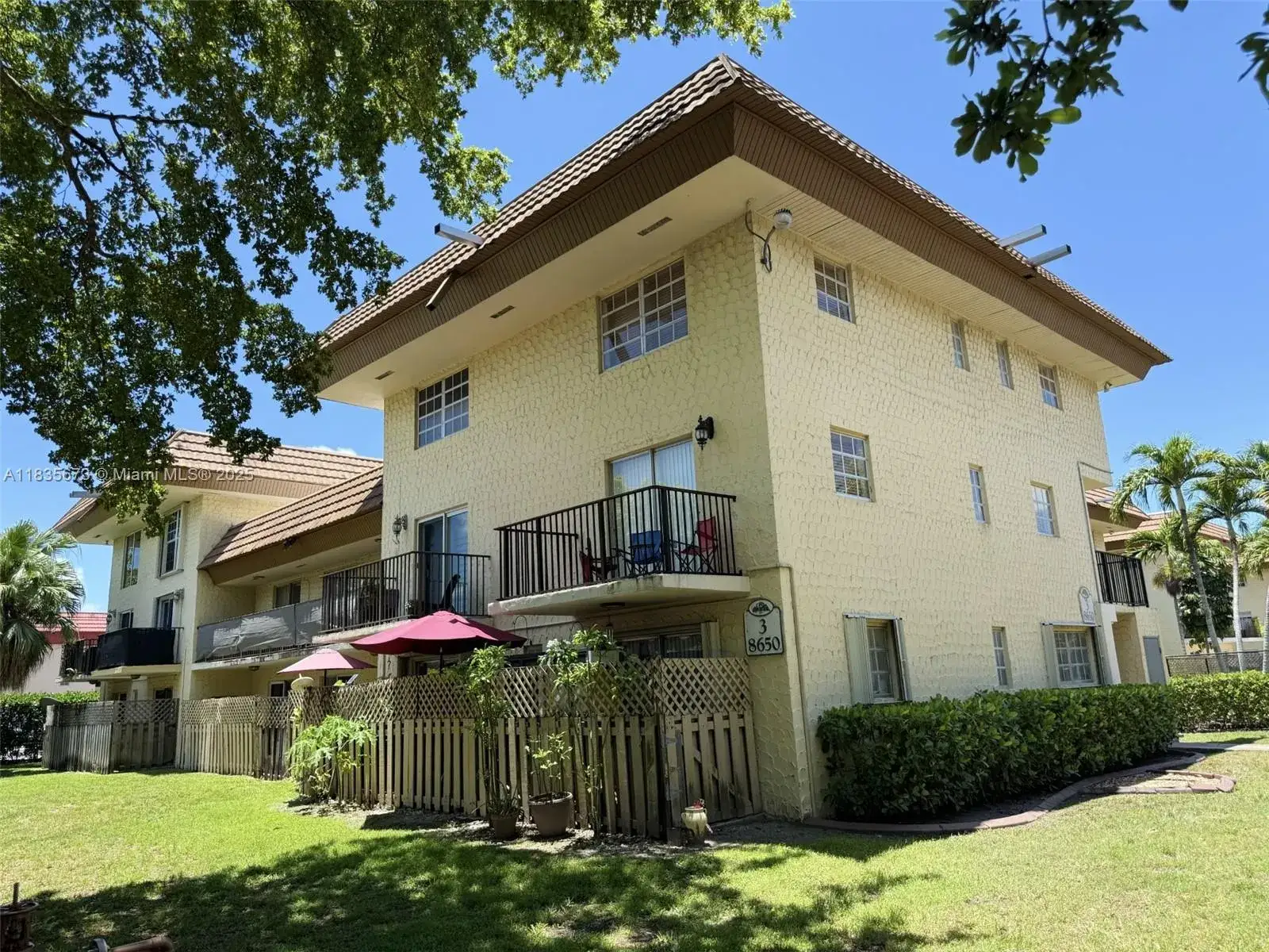 3 bedroom 2 bath Residential for sale at 8650 SW 109th Ave # 112, Miami FL 33173