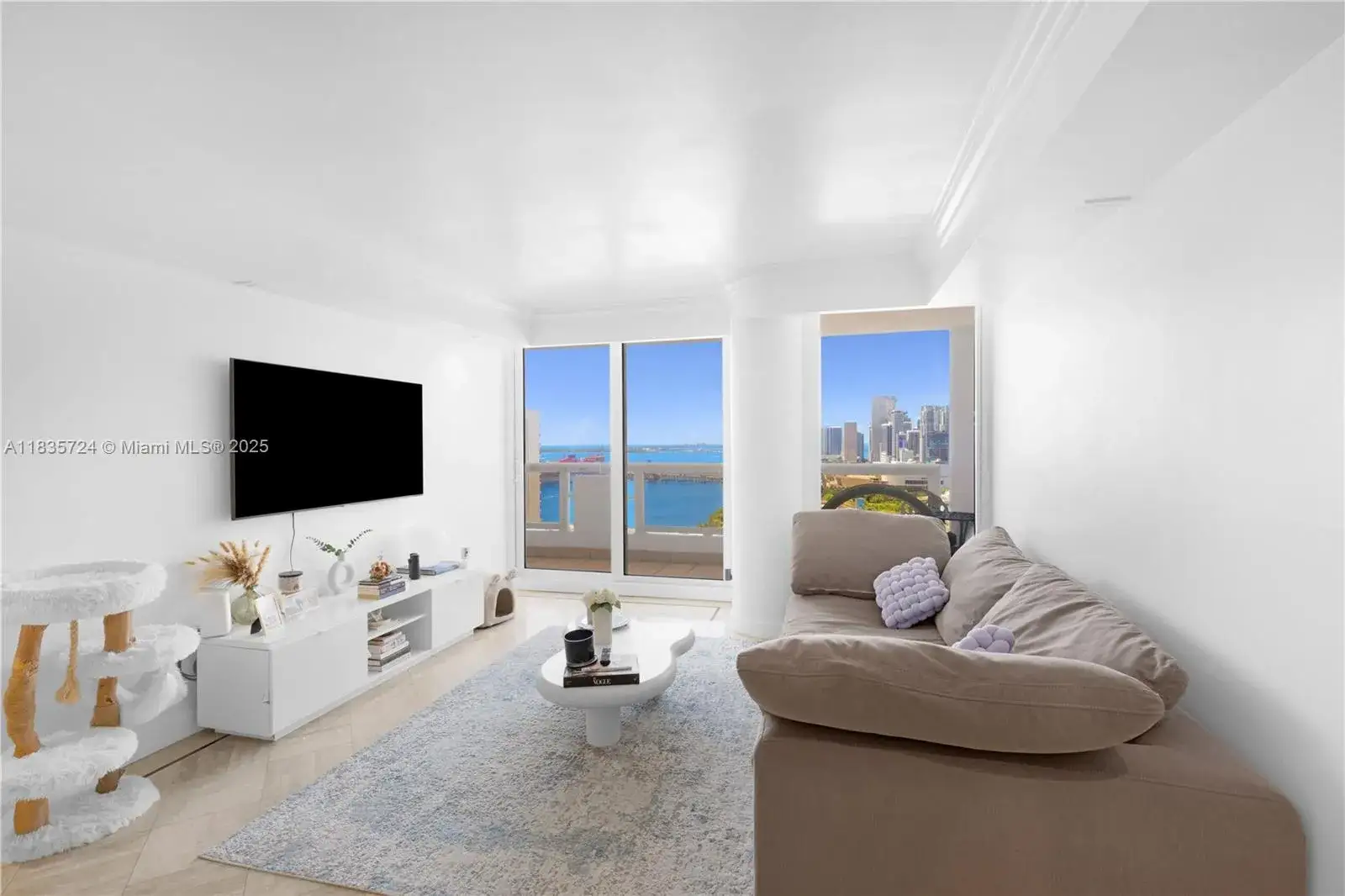 1 bedroom 1 bath Residential for sale at 1717 N Bayshore Dr # 3453, Miami FL 33132