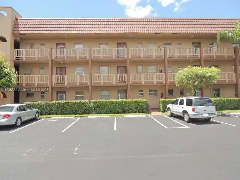 1 bedroom 1 bath Residential for sale at 9800 Sunrise Lakes Blvd # 309, Sunrise FL 33322