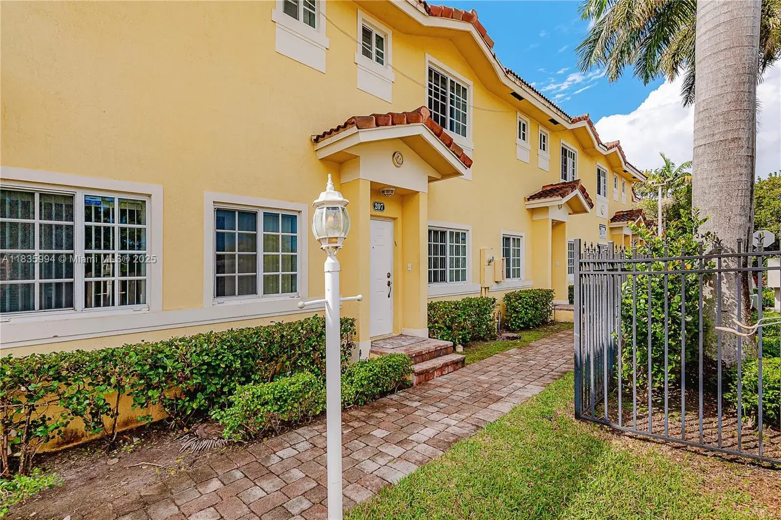 3 bedroom 2 bath Residential Lease for rent at 205 NE 4th Ct # 211, Hallandale Beach FL 33009