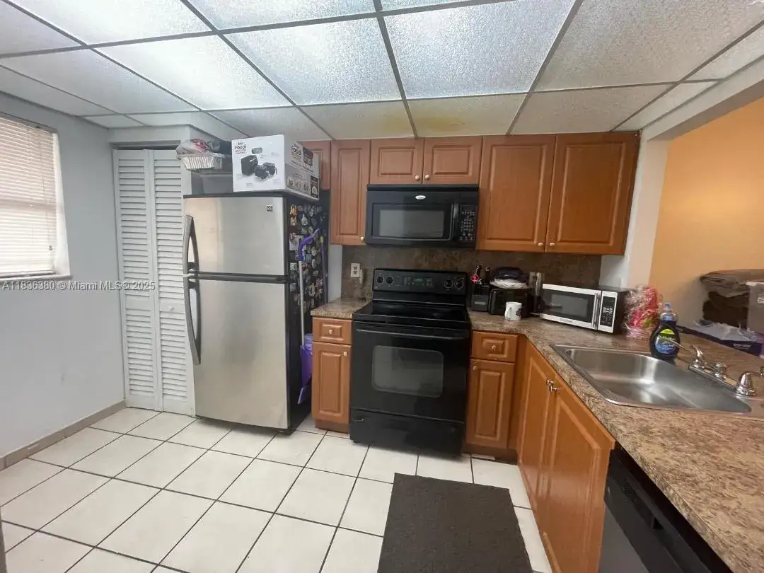 3 bedroom 2 bath Residential for sale at 911 NE 209th Ter # 106, Miami FL 33179